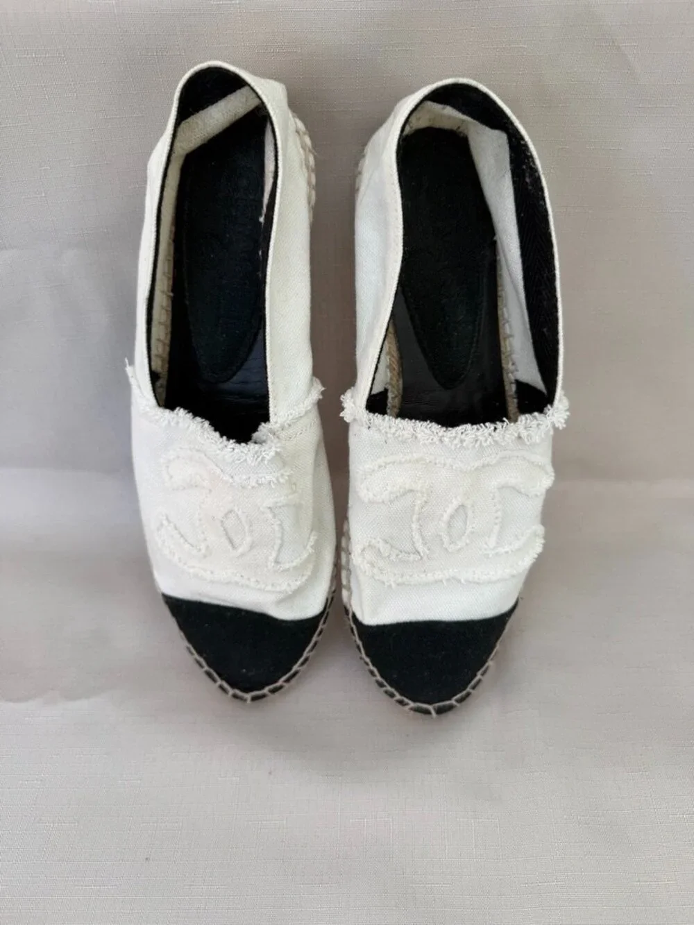 Authentic Chanel CC Canvas Espadrilles White Black Cap Toe Flats 39 11P Spain